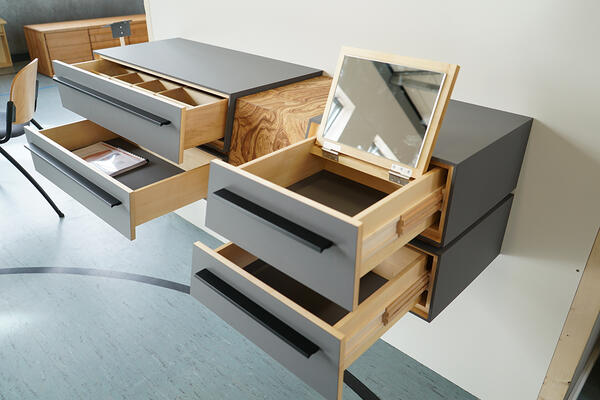 Hängendes Sideboard Benedikt Stutzinger