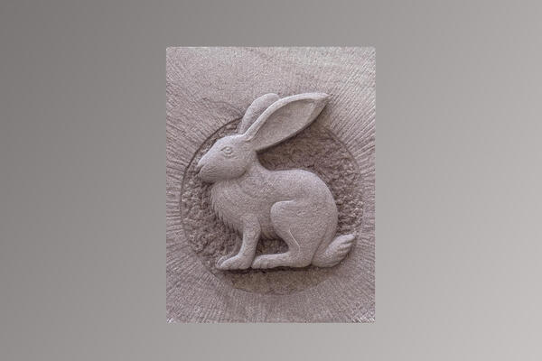 "Bildhauerarbeitsprobe, Hase", Eifelsandstein, rot
